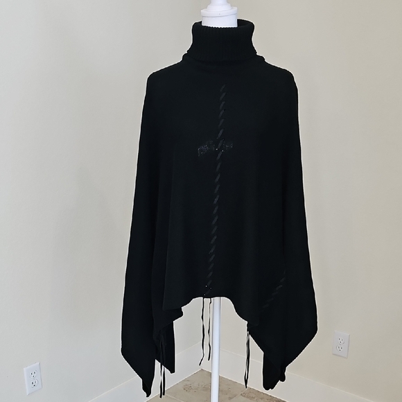 Chico's Design Black Faux Suede Trim Turtleneck Poncho, Sweater Sz M/L - Picture 2 of 9